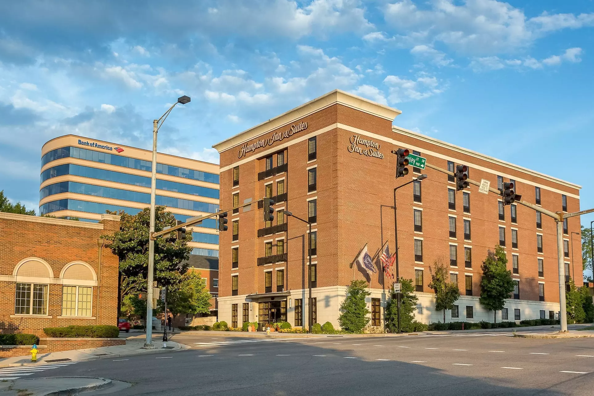 Hampton Inn & Suites Knoxville-Downtown - Primary Image
