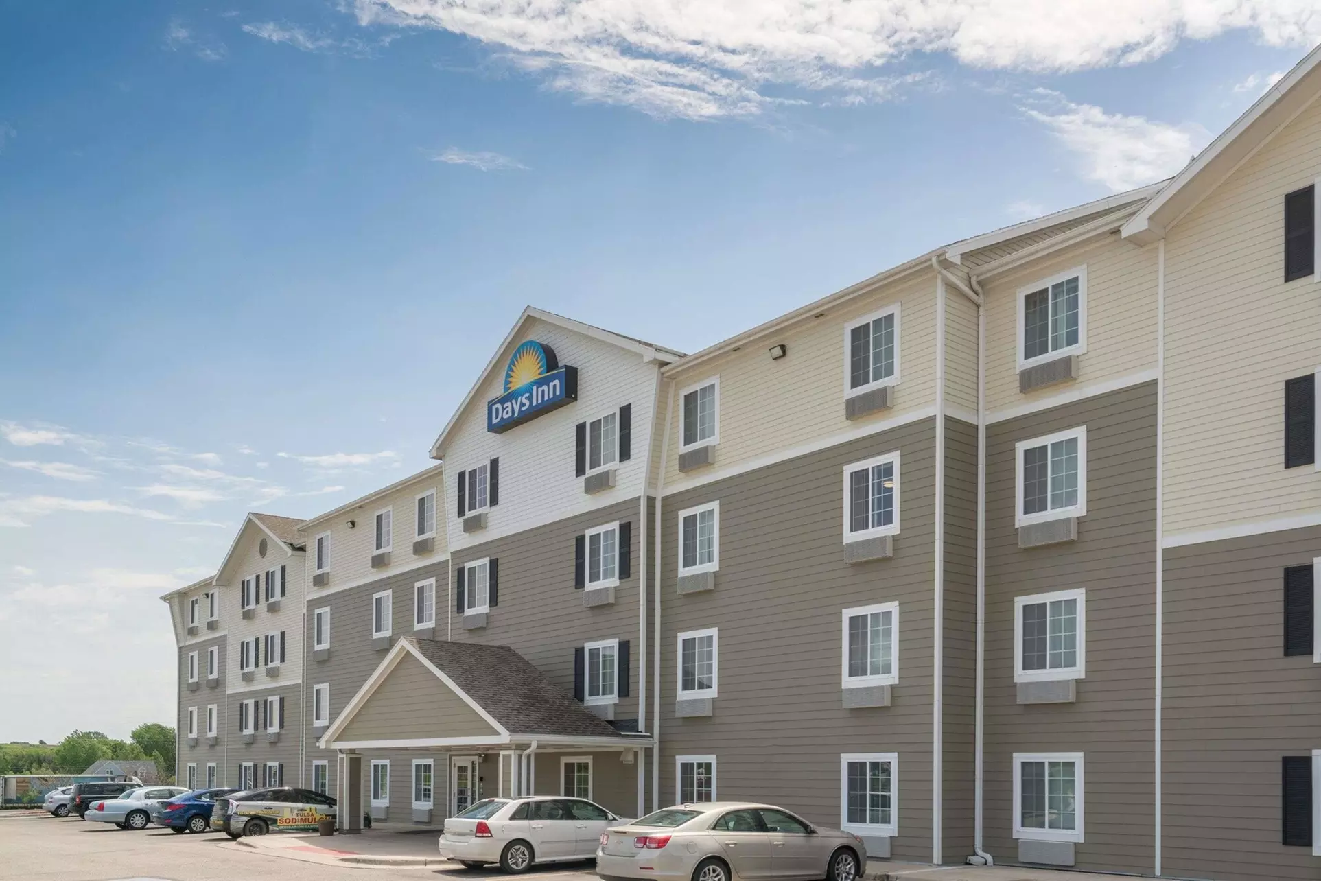 Days Inn & Suites by Wyndham Rochester Mayo Clinic South - Primary Image