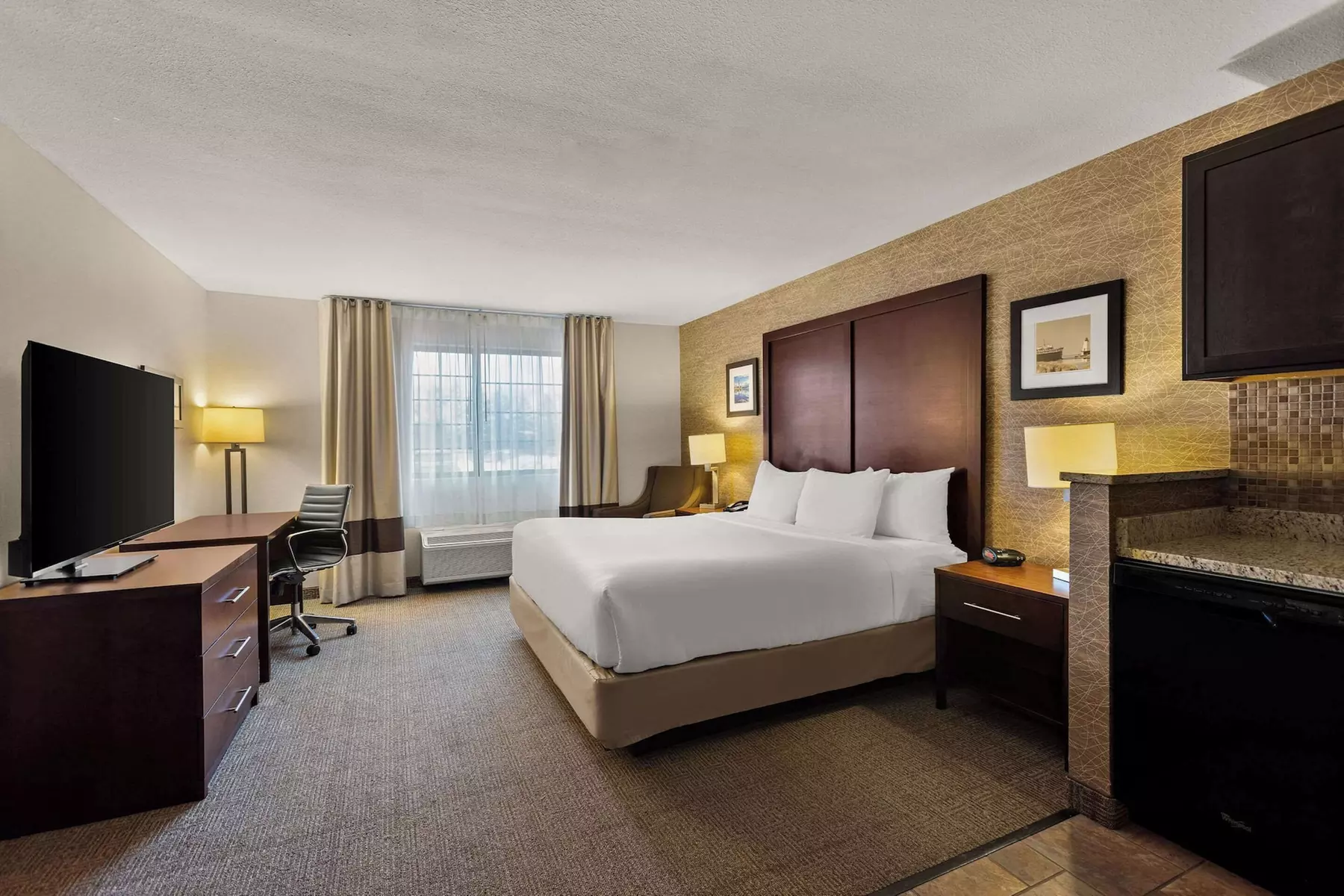 Comfort Inn & Suites Ludington near US-10 - Primary Image