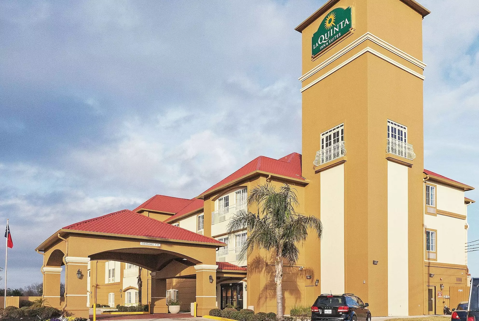 La Quinta Inn & Suites by Wyndham Houston Hobby Airport - Primary Image
