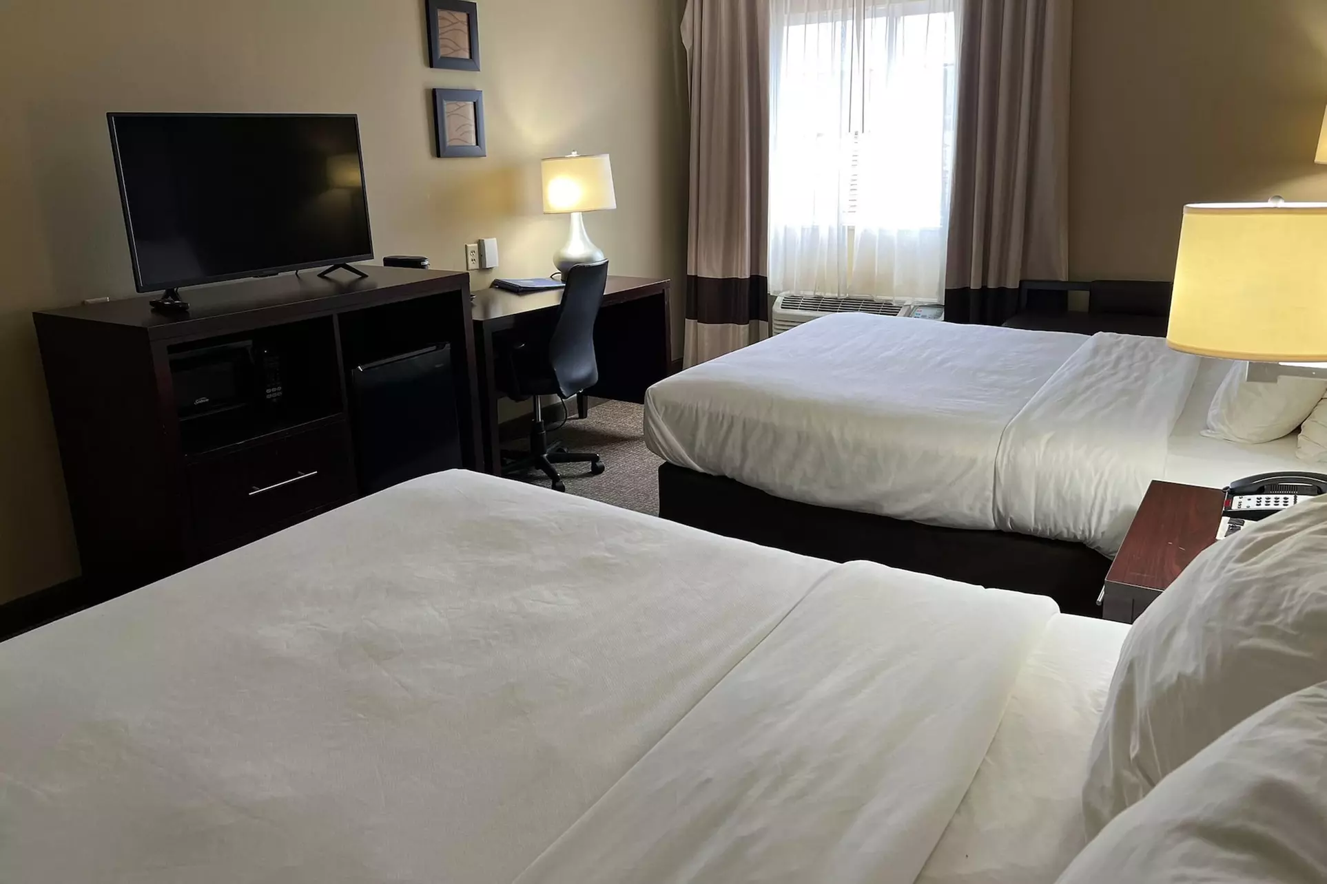 Days Inn & Suites by Wyndham Manheim Lebanon - Primary Image