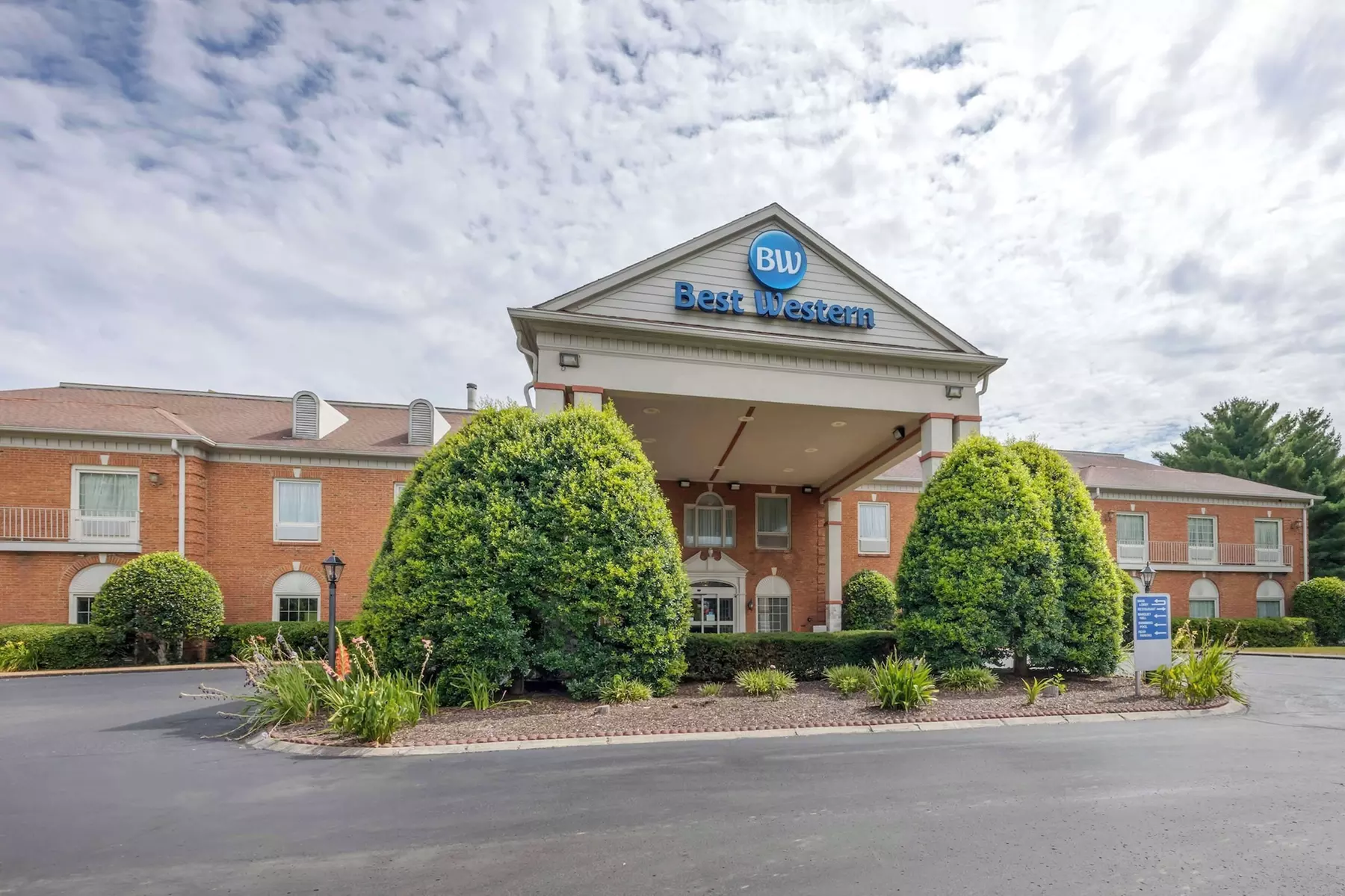 Best Western Spring Hill Inn & Suites - Primary Image