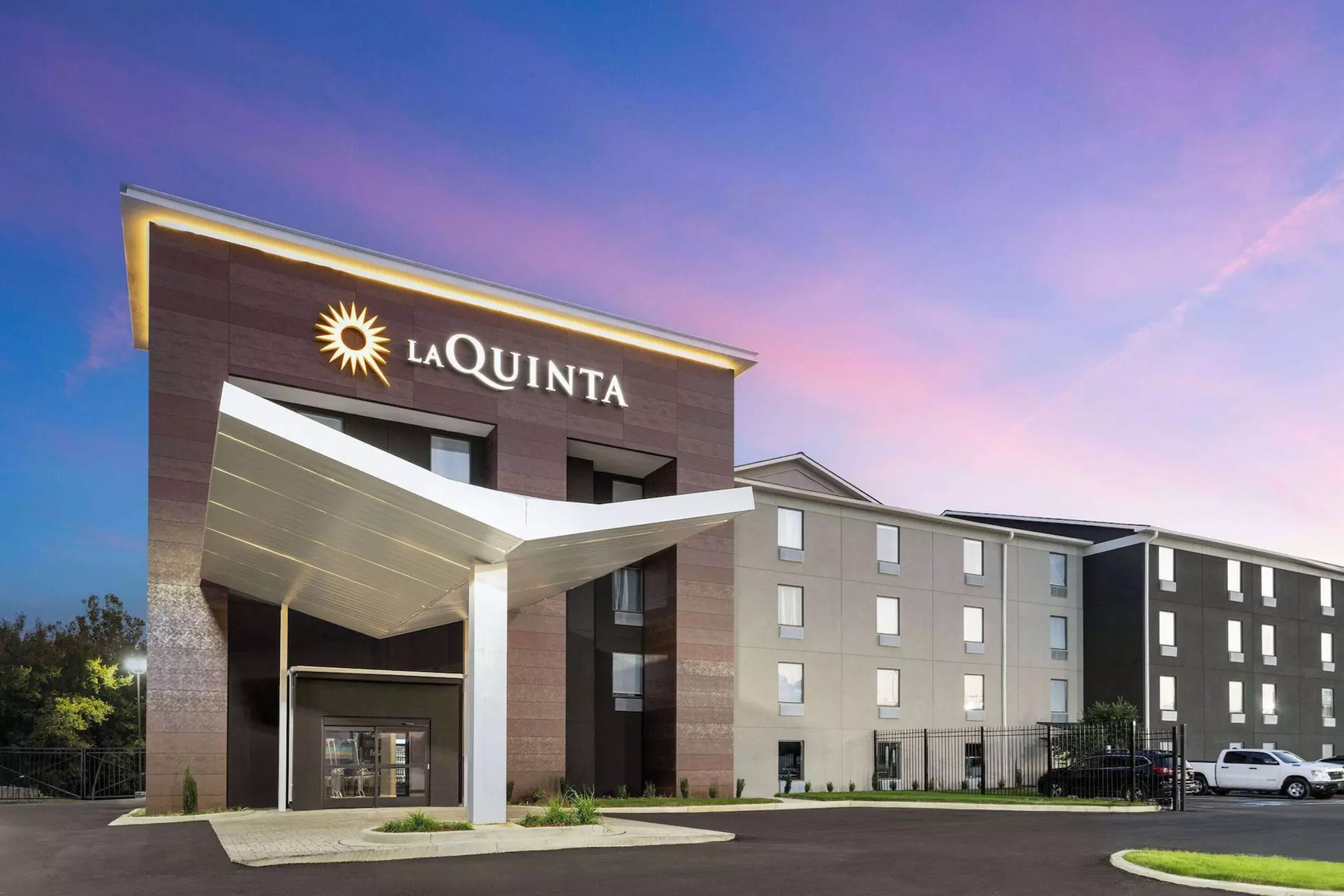 La Quinta Inn & Suites by Wyndham Memphis I-240 - Primary Image