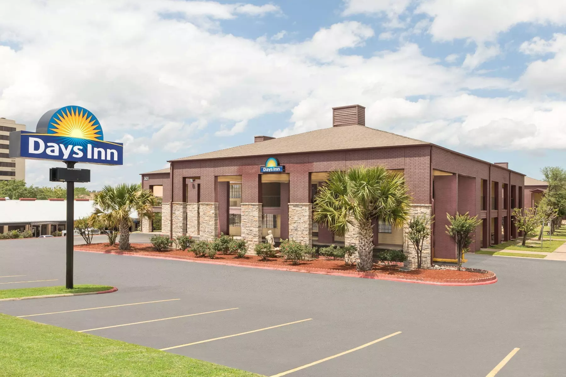 Days Inn by Wyndham College Station University Drive - Primary Image