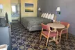 Days Inn by Wyndham Byron - Second Medium