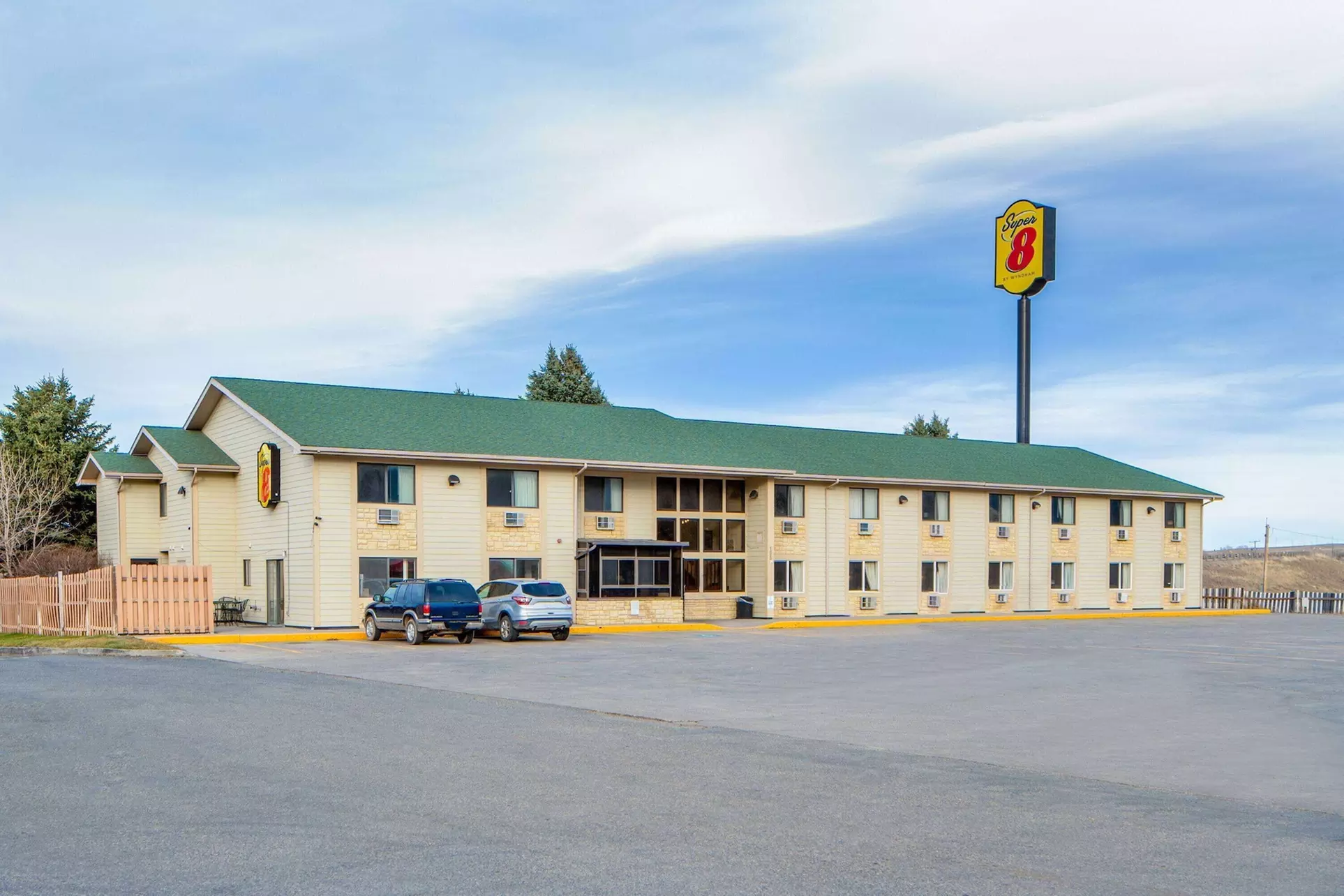 Super 8 by Wyndham Livingston Yellowstone - Primary Image