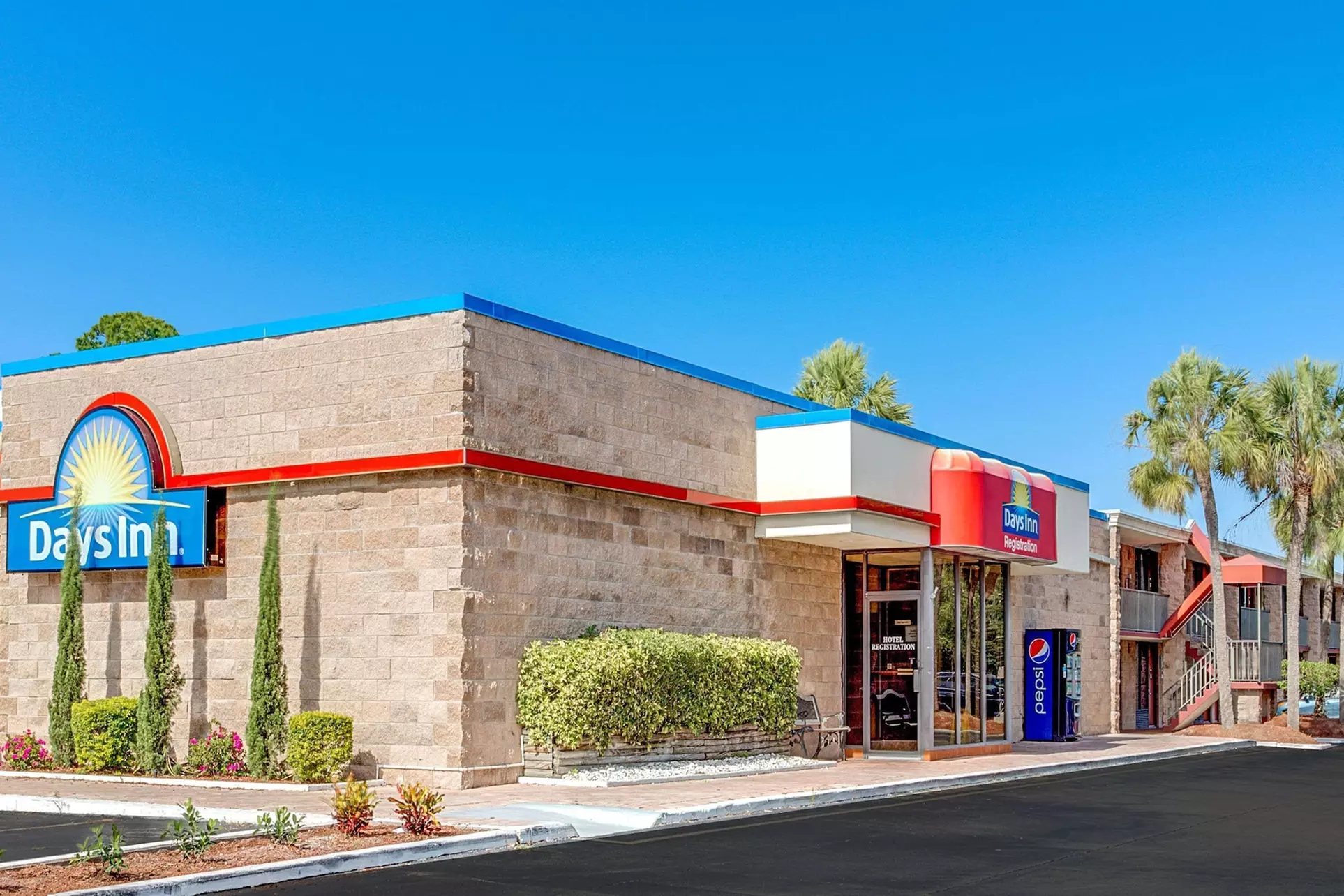 Days Inn by Wyndham Bradenton - Near the Gulf - Primary Image
