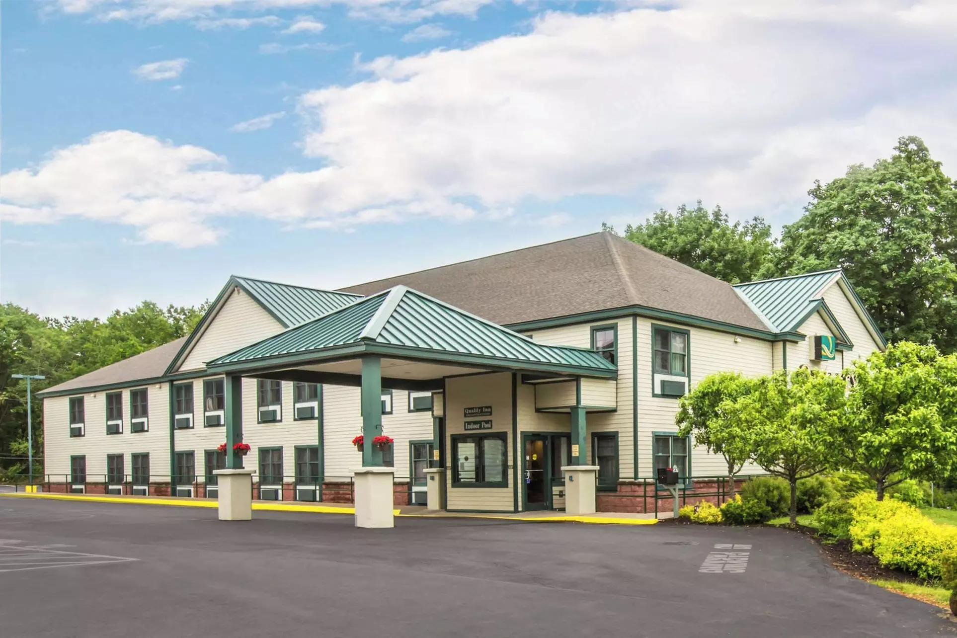 Econo Lodge Glens Falls / Lake George - Primary Image