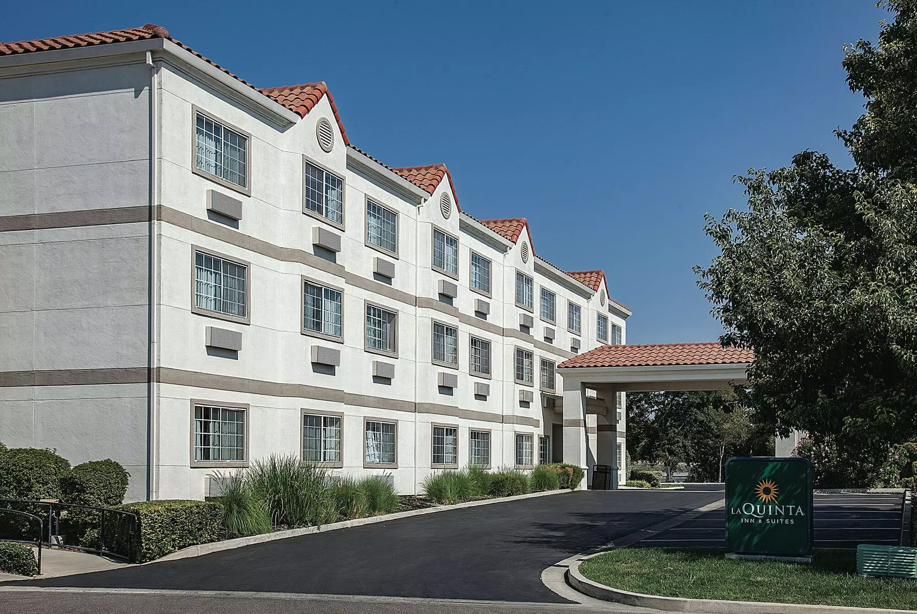 La Quinta Inn & Suites by Wyndham Davis - Primary Image