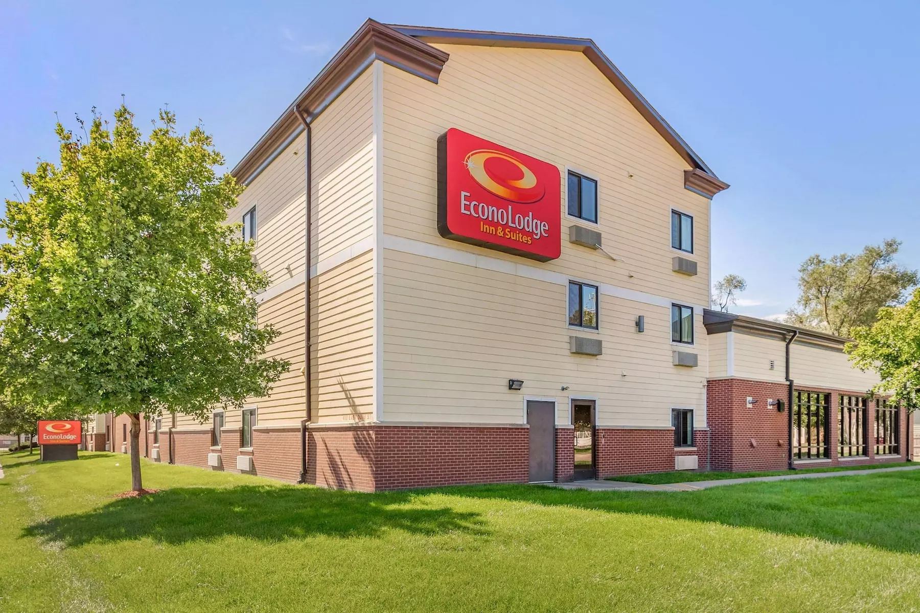 Econo Lodge Inn & Suites Des Moines Fairgrounds Area - Primary Image