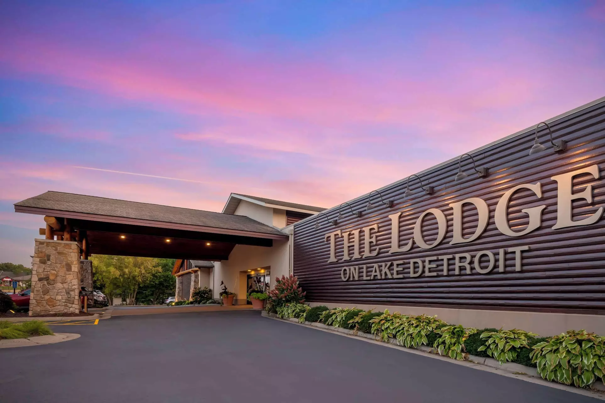 Best Western Premier The Lodge on Lake Detroit - Primary Image