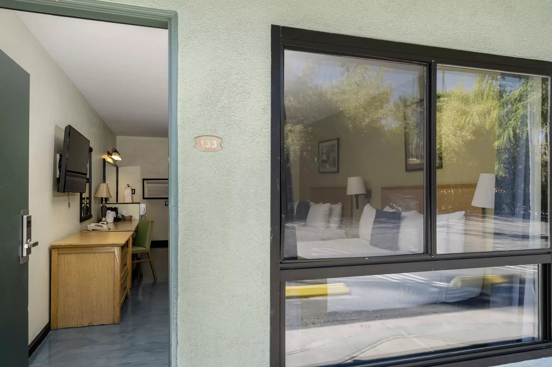 Caliente Tropics Hotel - Primary Image