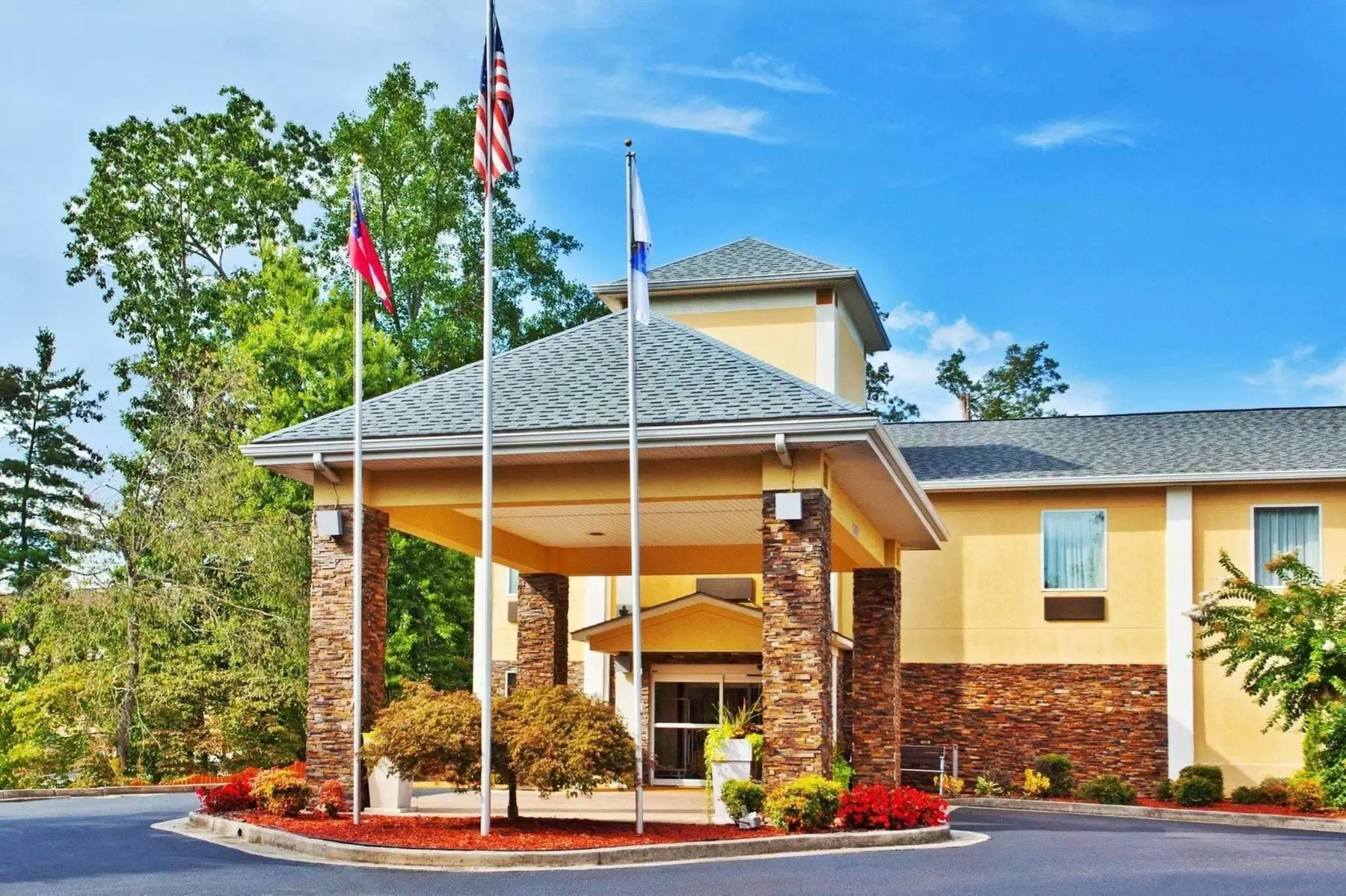 Comfort Inn Blairsville Butternut Creek - Primary Image