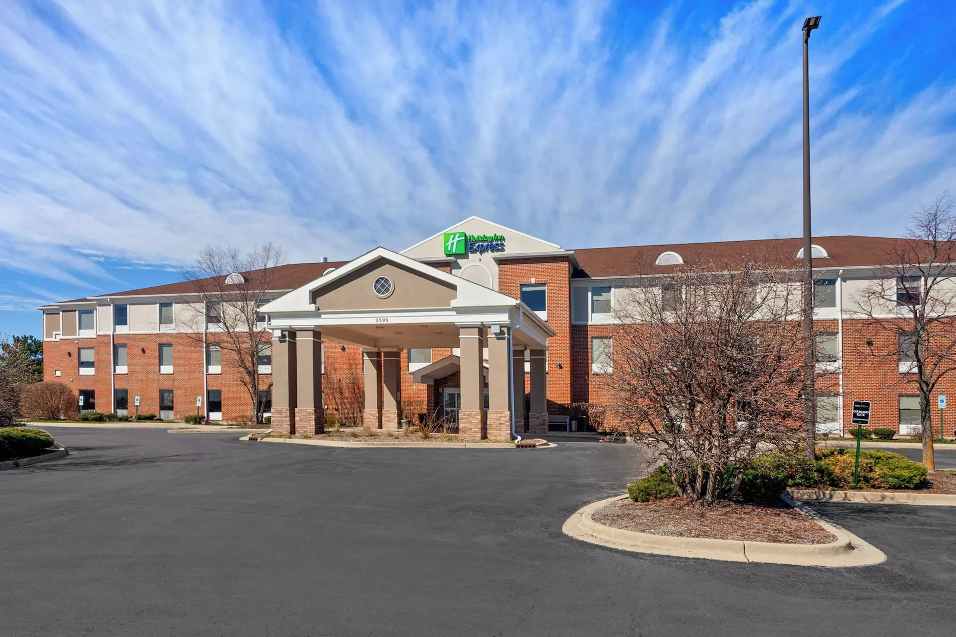 Holiday Inn Express Hotel & Suites Chicago-Algonquin by IHG - Primary Image