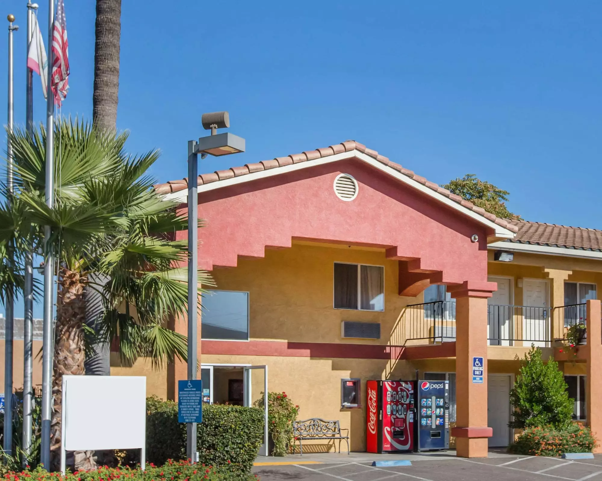 Econo Lodge Inn & Suites Lodi - Wine Country Area - Primary Image