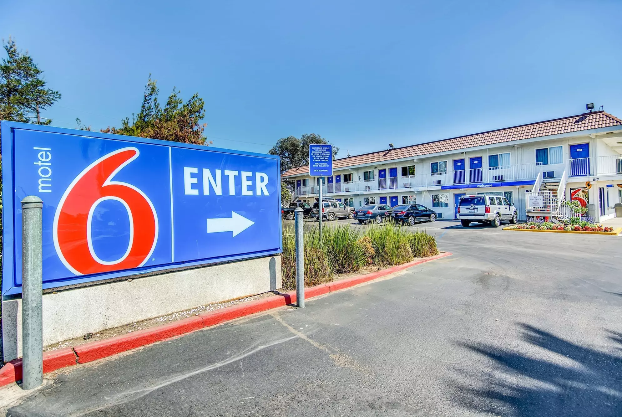 Motel 6 Stockton, CA - Charter Way West - Primary Image