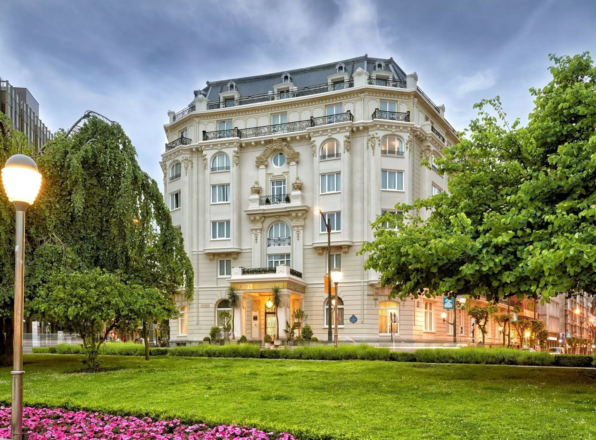 Hotel Carlton - Primary Image