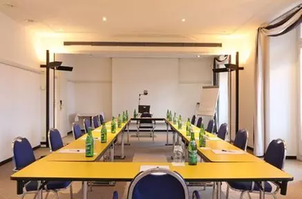 HOTEL MONOPOL - Second Medium