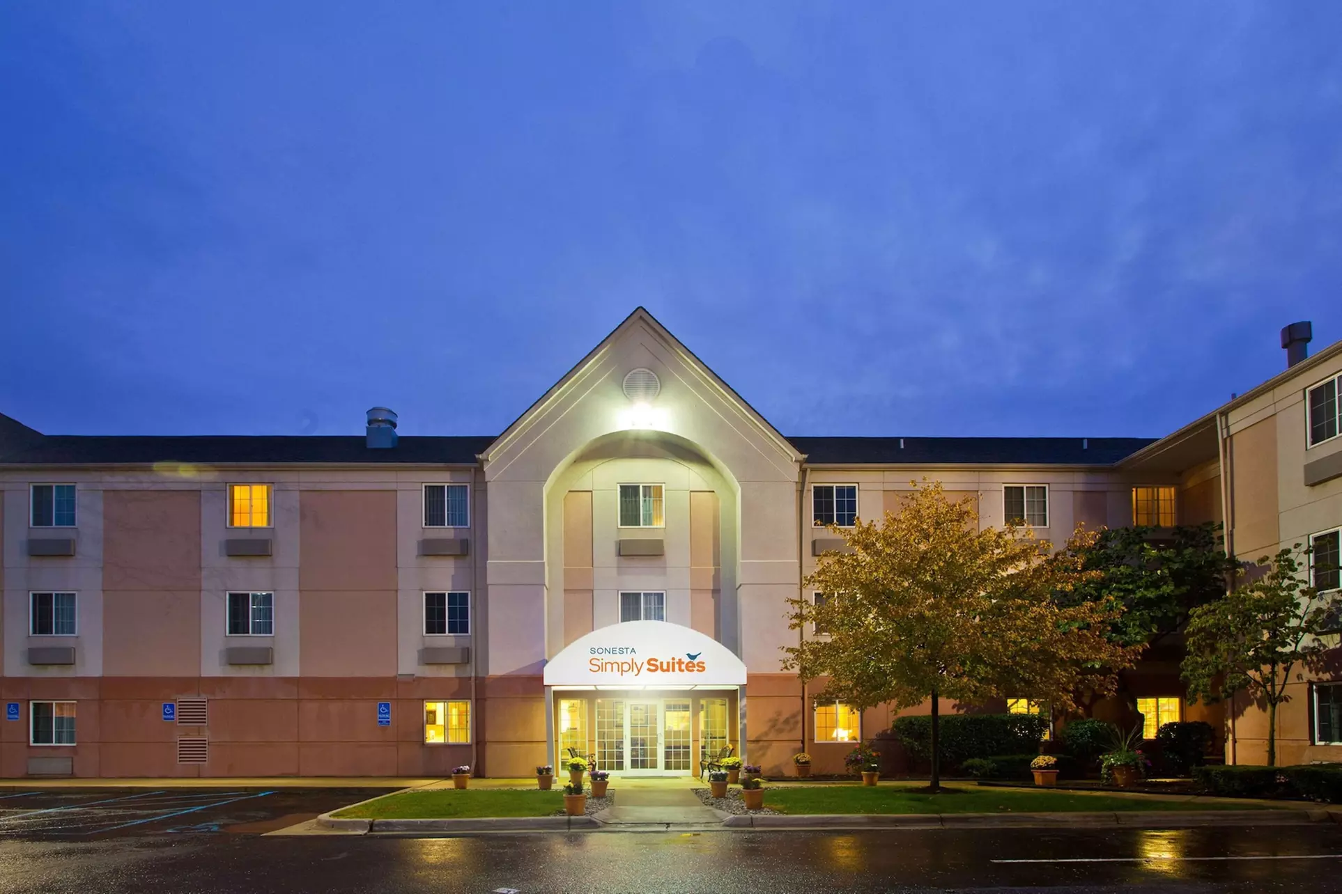 Sonesta Simply Suites Detroit Warren - Primary Image