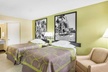 Super 8 by Wyndham Sarasota Near Siesta Key - Second Medium
