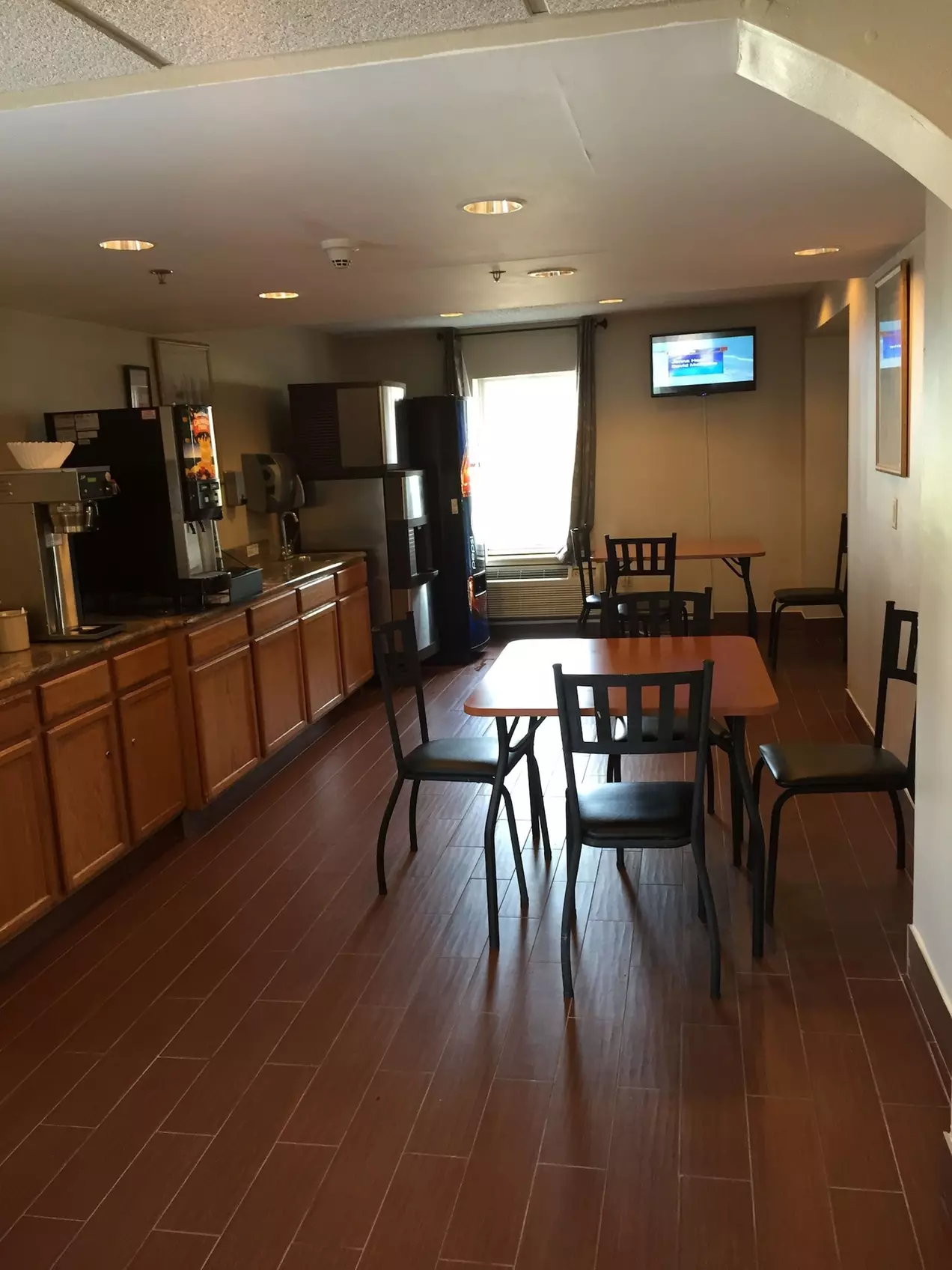 Super 8 by Wyndham Allentown - Primary Image