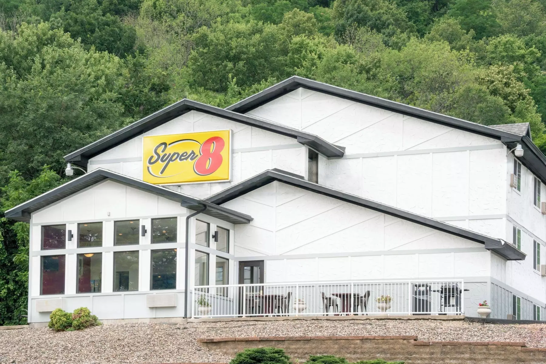 Super 8 by Wyndham Winona MN - Primary Image