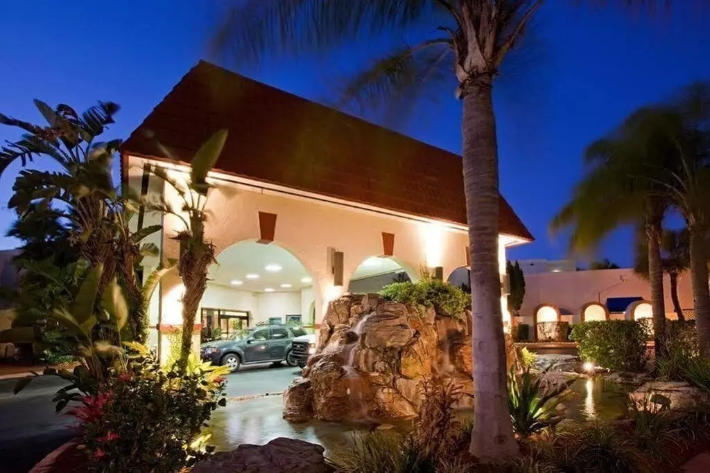 Maingate Lakeside Resort - Primary Image
