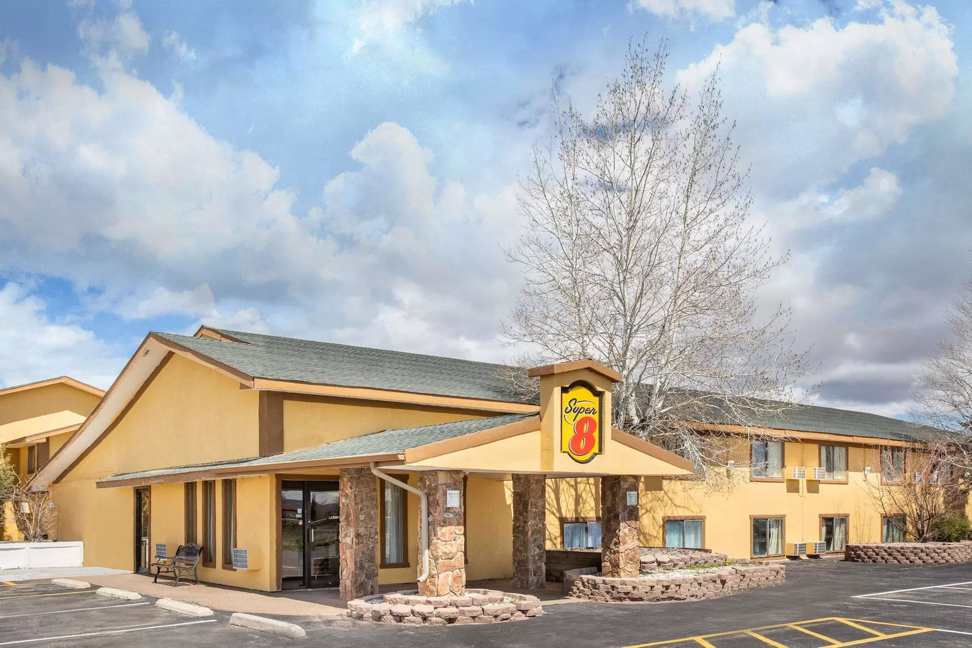 Super 8 by Wyndham Craig - Primary Image