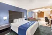Days Inn & Suites by Wyndham Braunig Lake - Second Medium