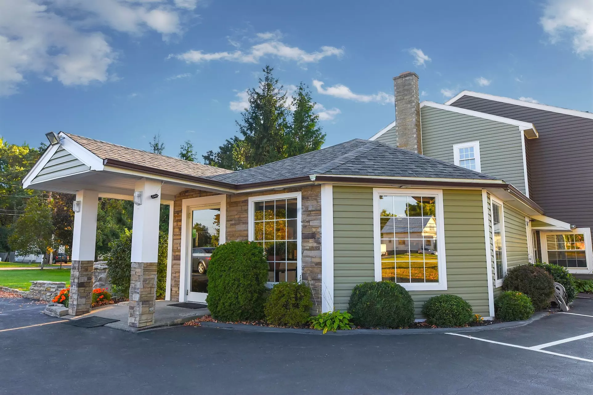 Capital Inn & Suites - Primary Image