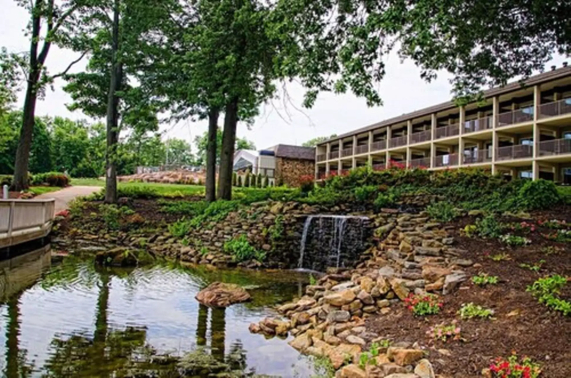Fourwinds Lakeside Inn & Marina - Primary Image