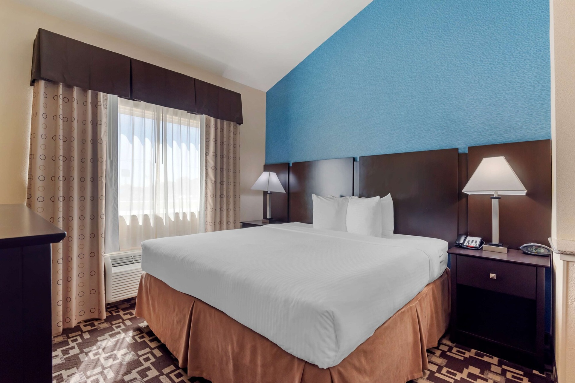 Best Western Plus Arlington North Hotel & Suites