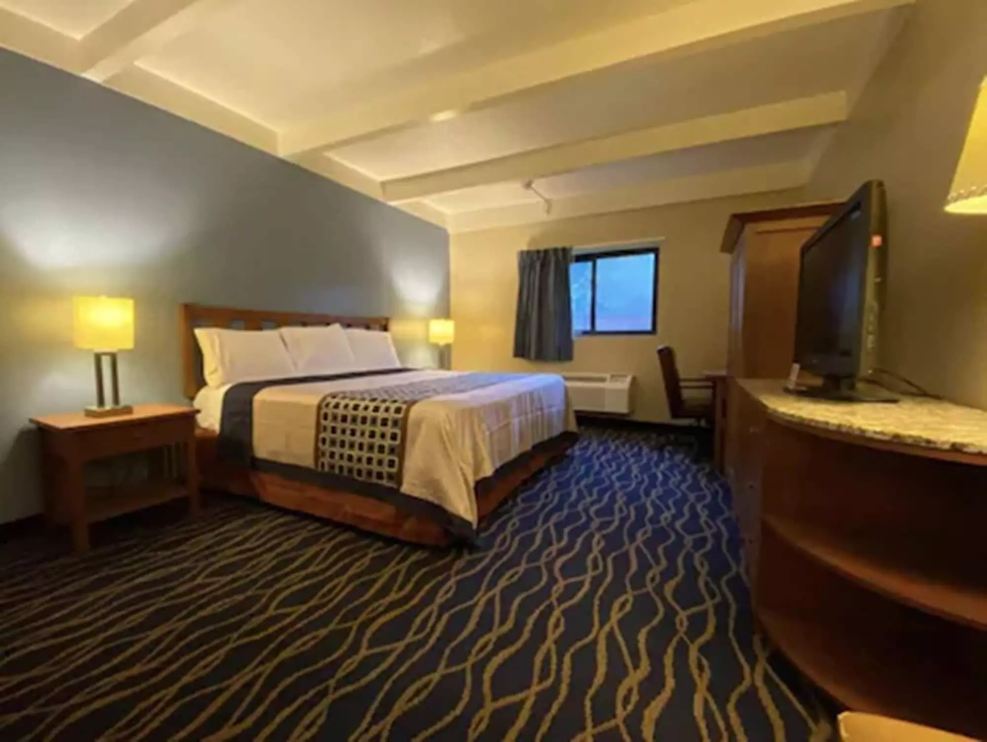 Economy Inn North Randall - Primary Image