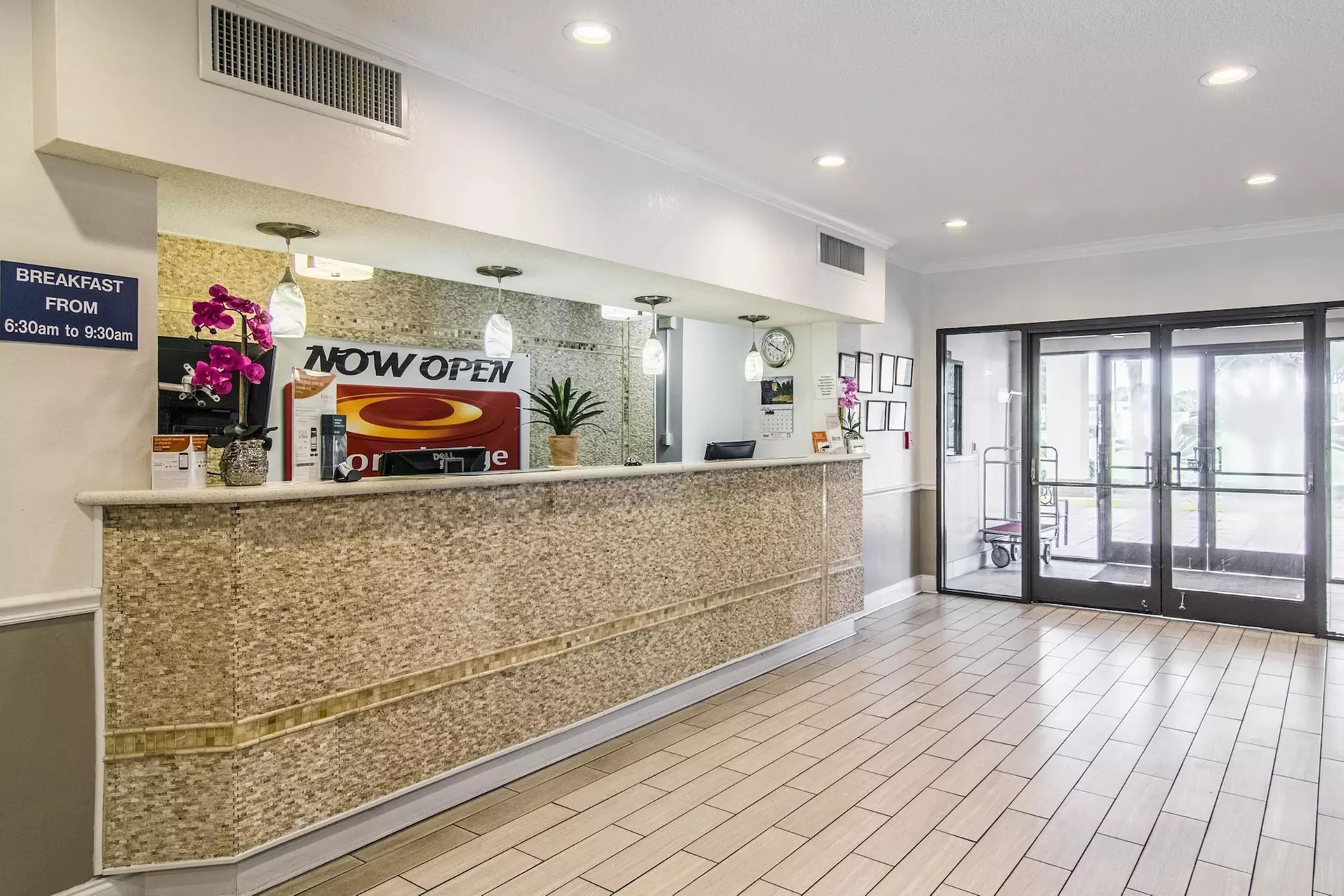 Econo Lodge Darien - Primary Image