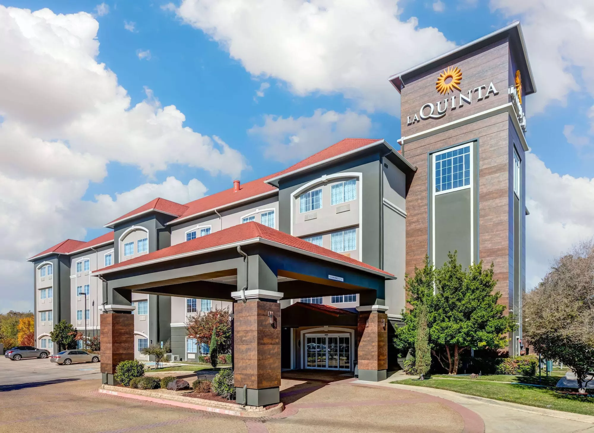 La Quinta Inn & Suites by Wyndham Fort Worth NE Mall - Primary Image