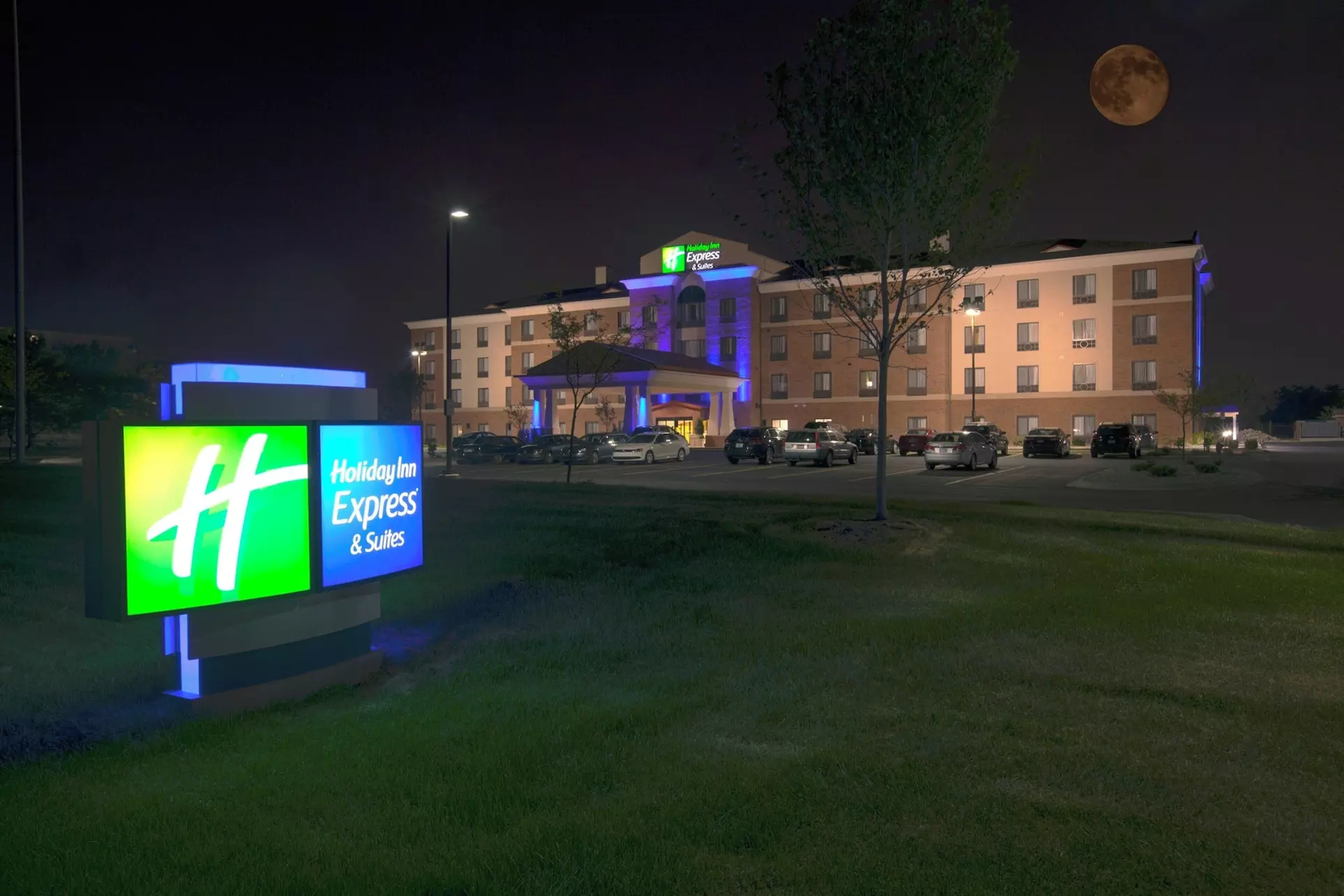 Holiday Inn Express & Suites Detroit North - Troy by IHG - Primary Image