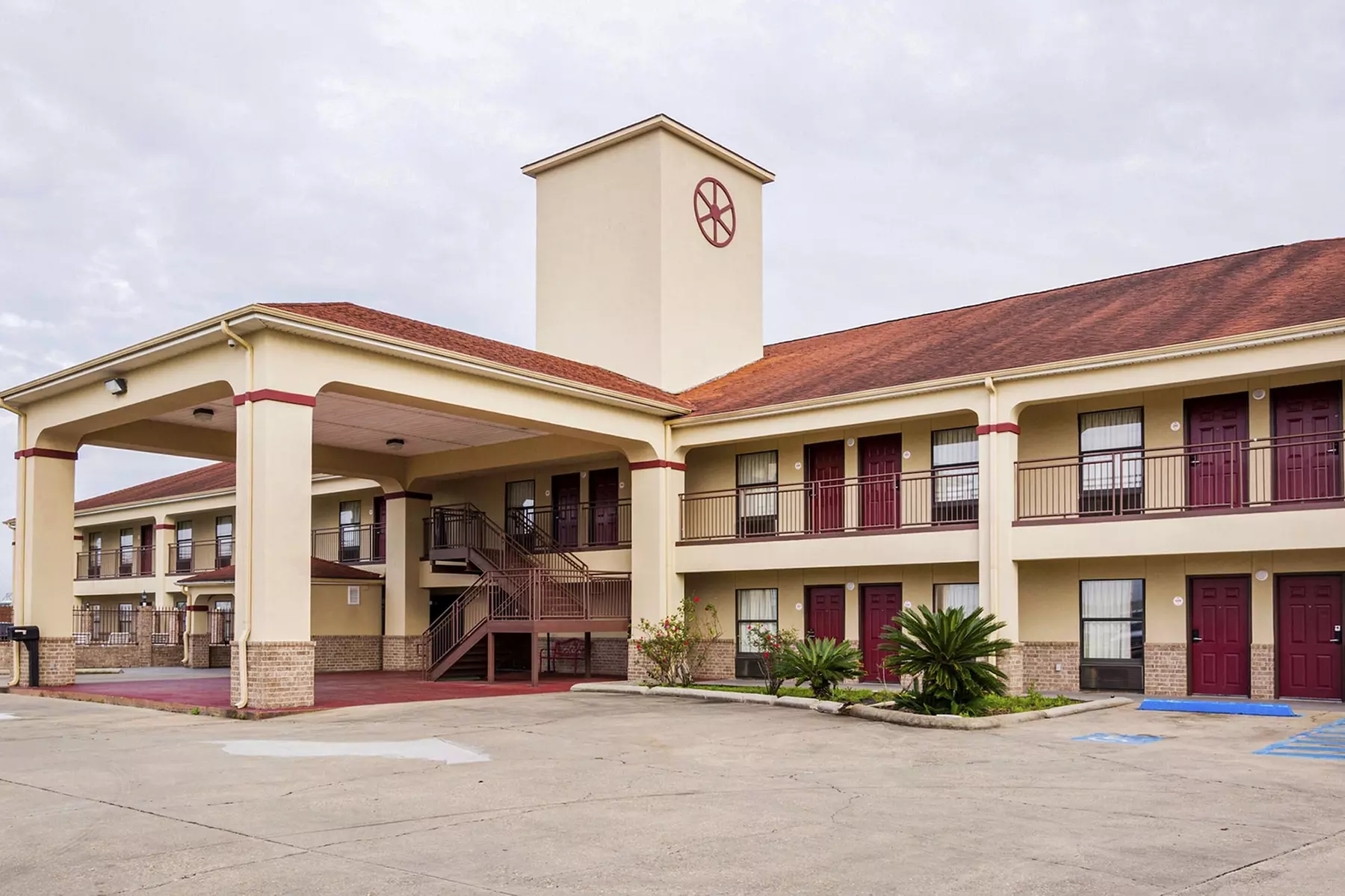 OYO Hotel LSU - Primary Image
