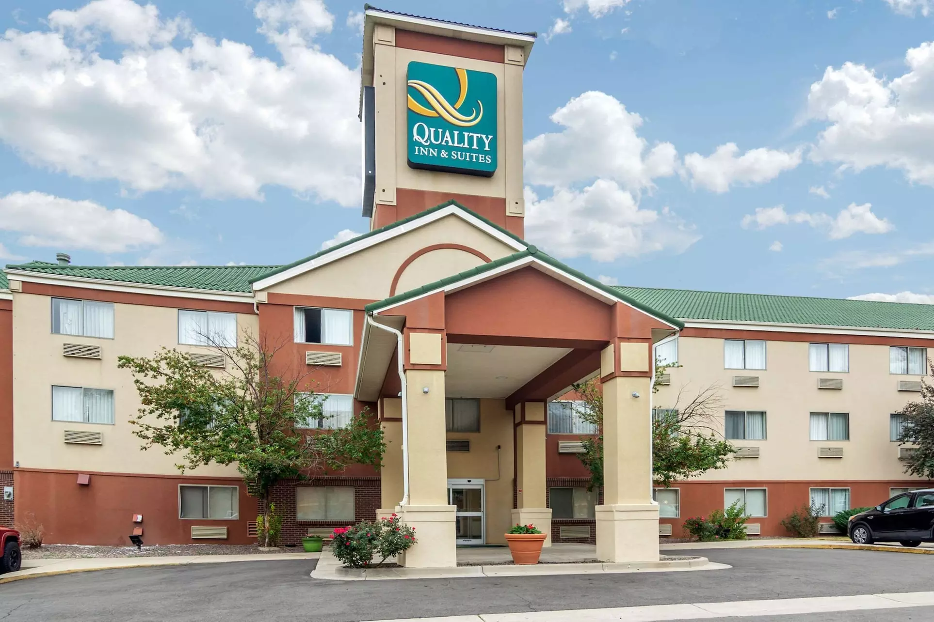 Quality Inn & Suites Lakewood - Denver Southwest - Primary Image