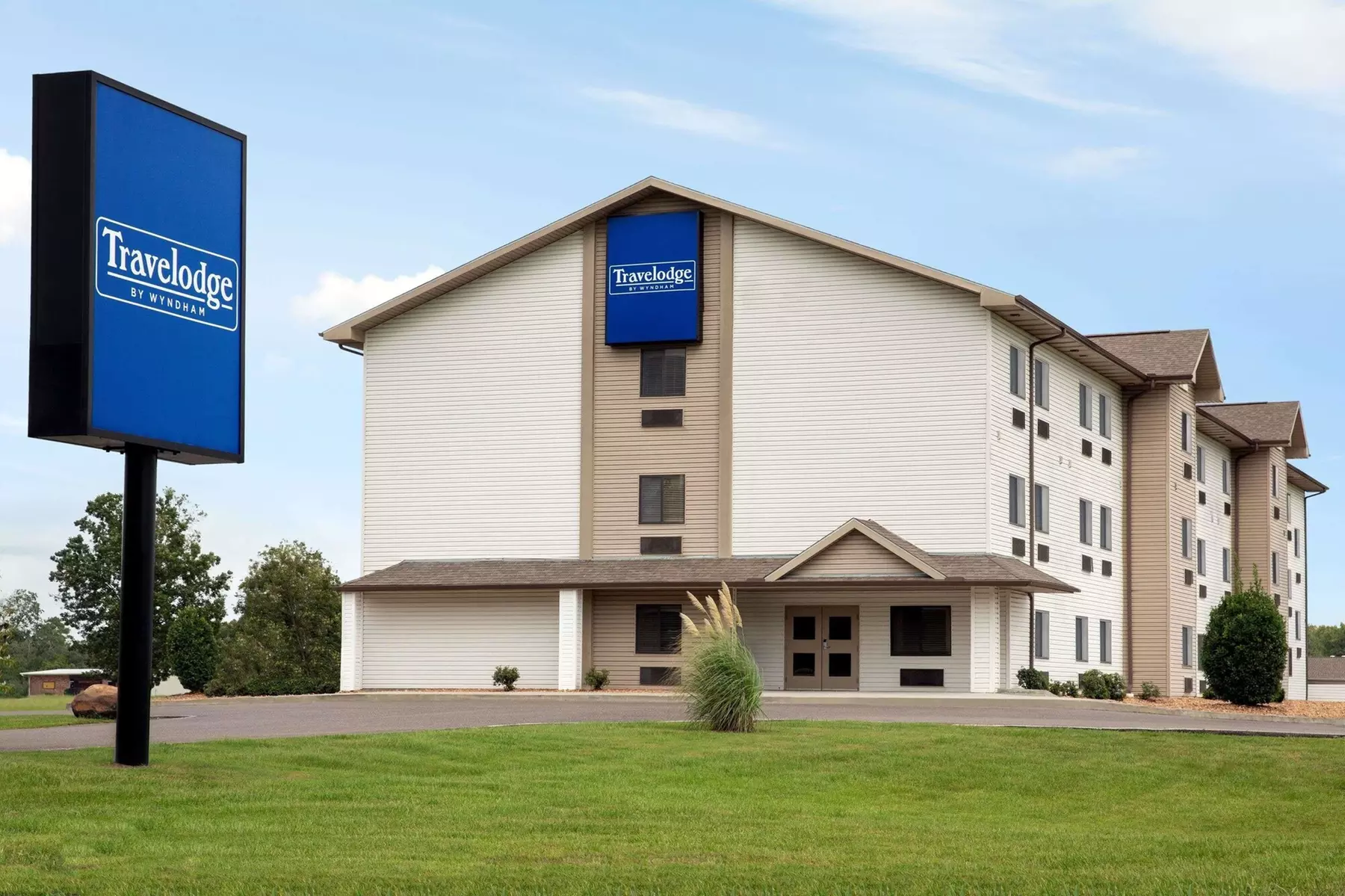 Travelodge by Wyndham Livonia - Primary Image