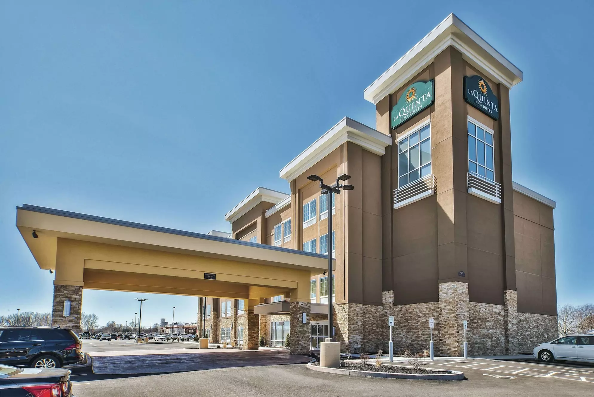 La Quinta Inn & Suites by Wyndham Niagara Falls - Primary Image