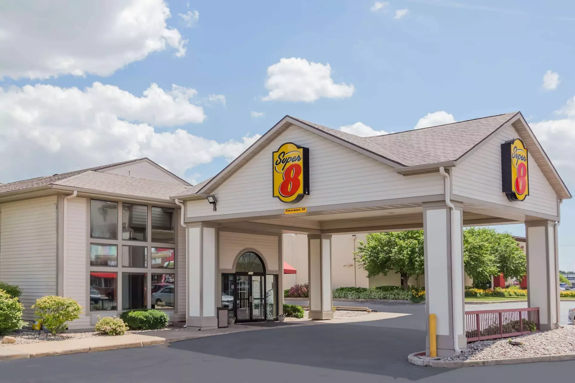 Super 8 by Wyndham Appleton - Primary Image