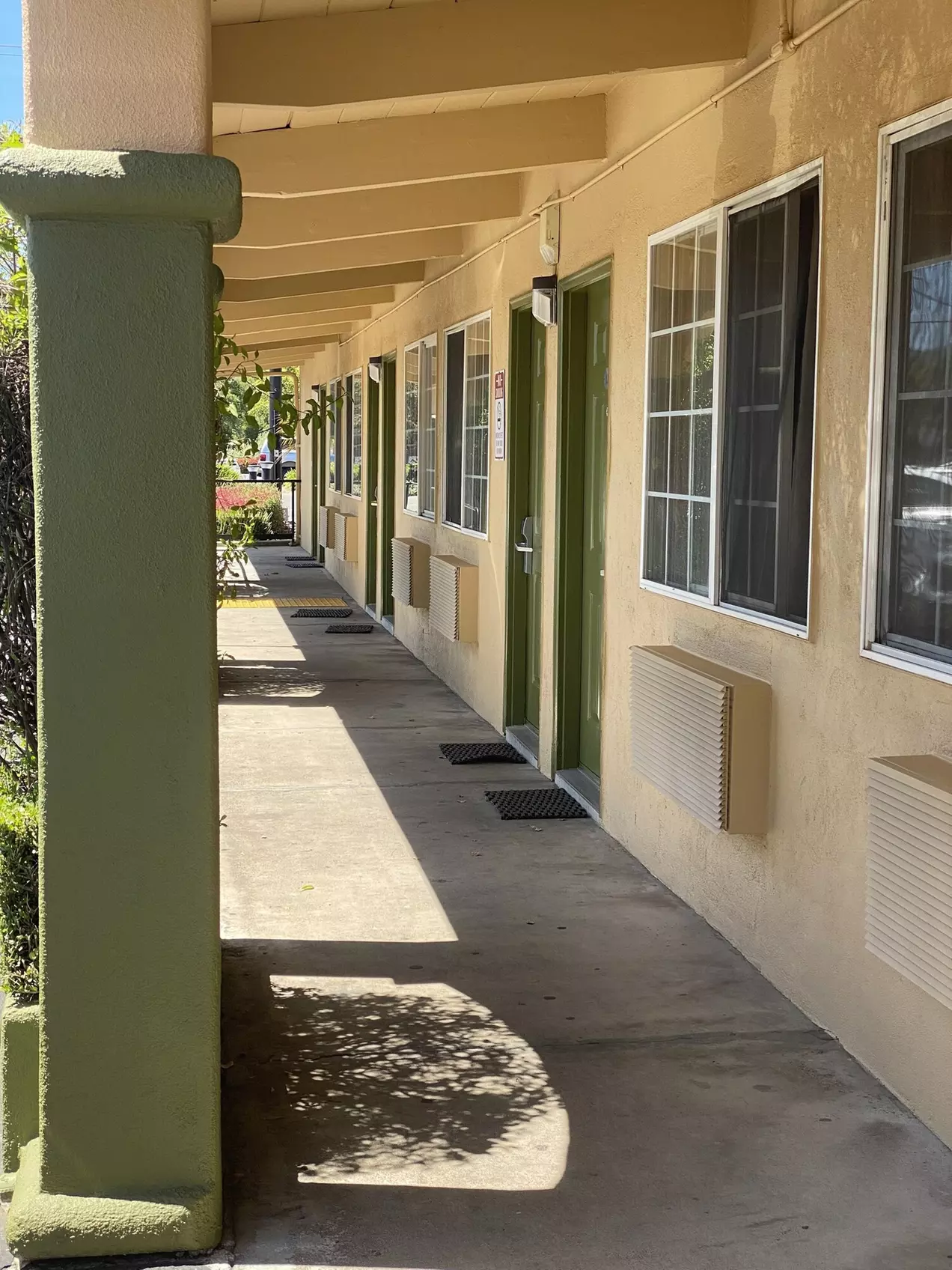 Holiday Motel - Primary Image