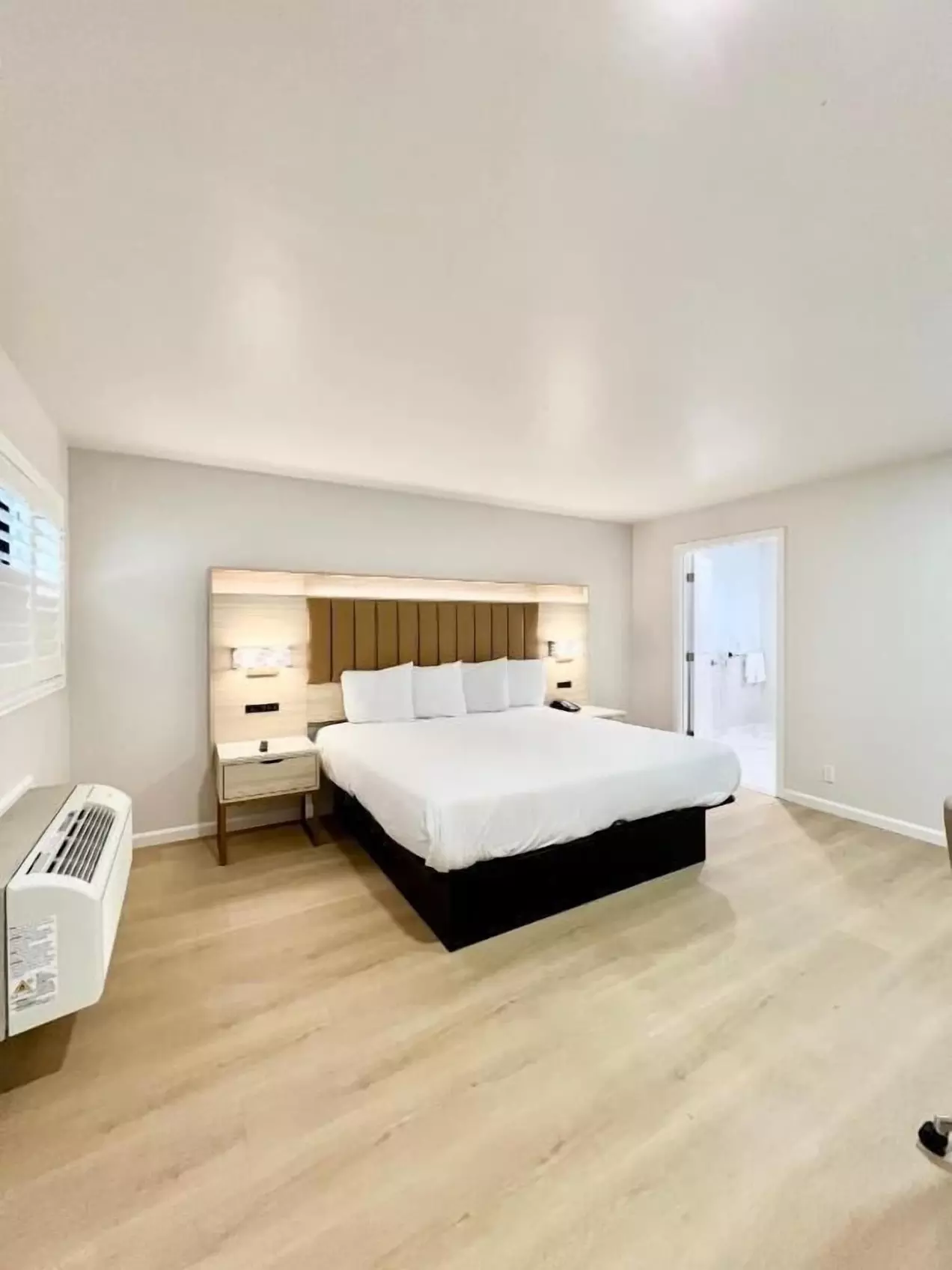 Nob Hill Motor Inn - Primary Image