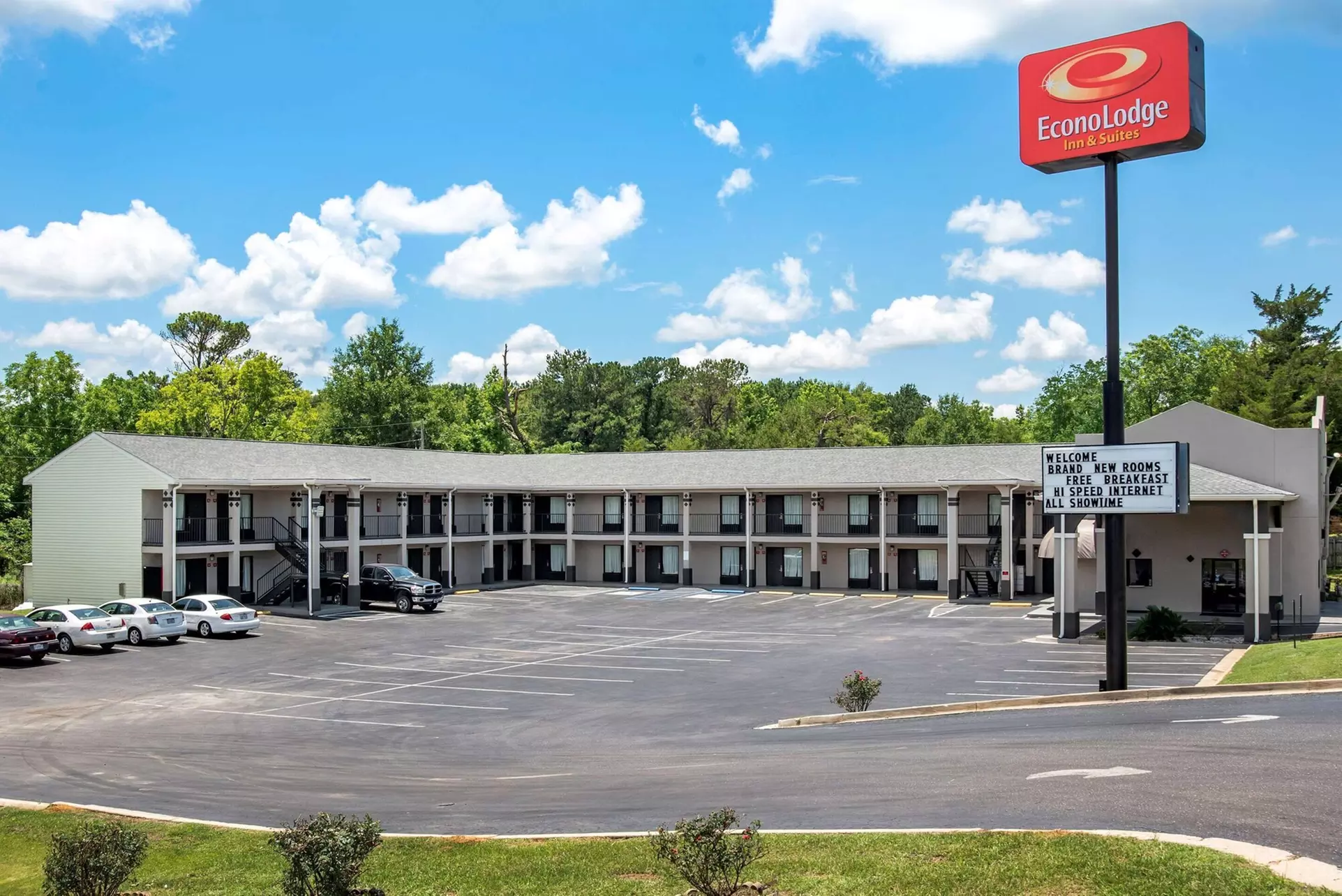 Econo Lodge Inn & Suites - Primary Image