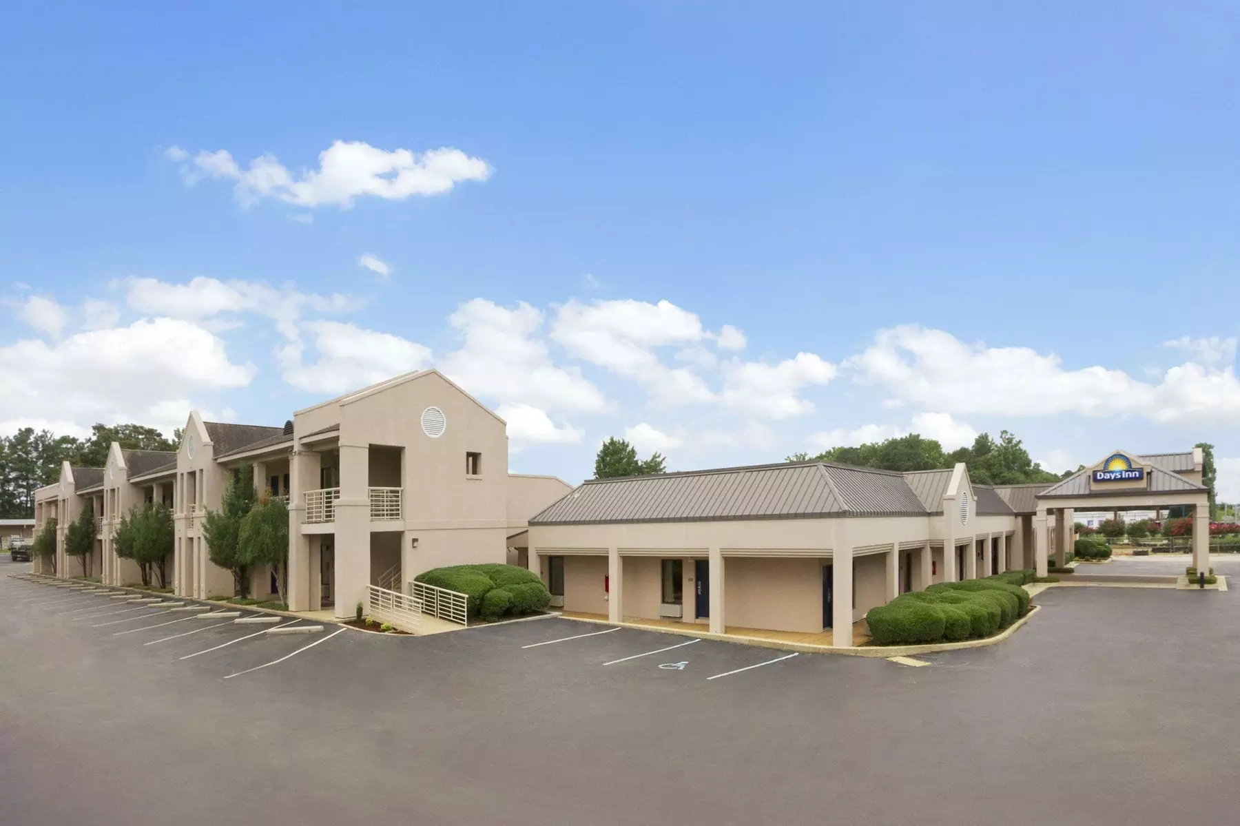 Days Inn by Wyndham Alexander City - Primary Image