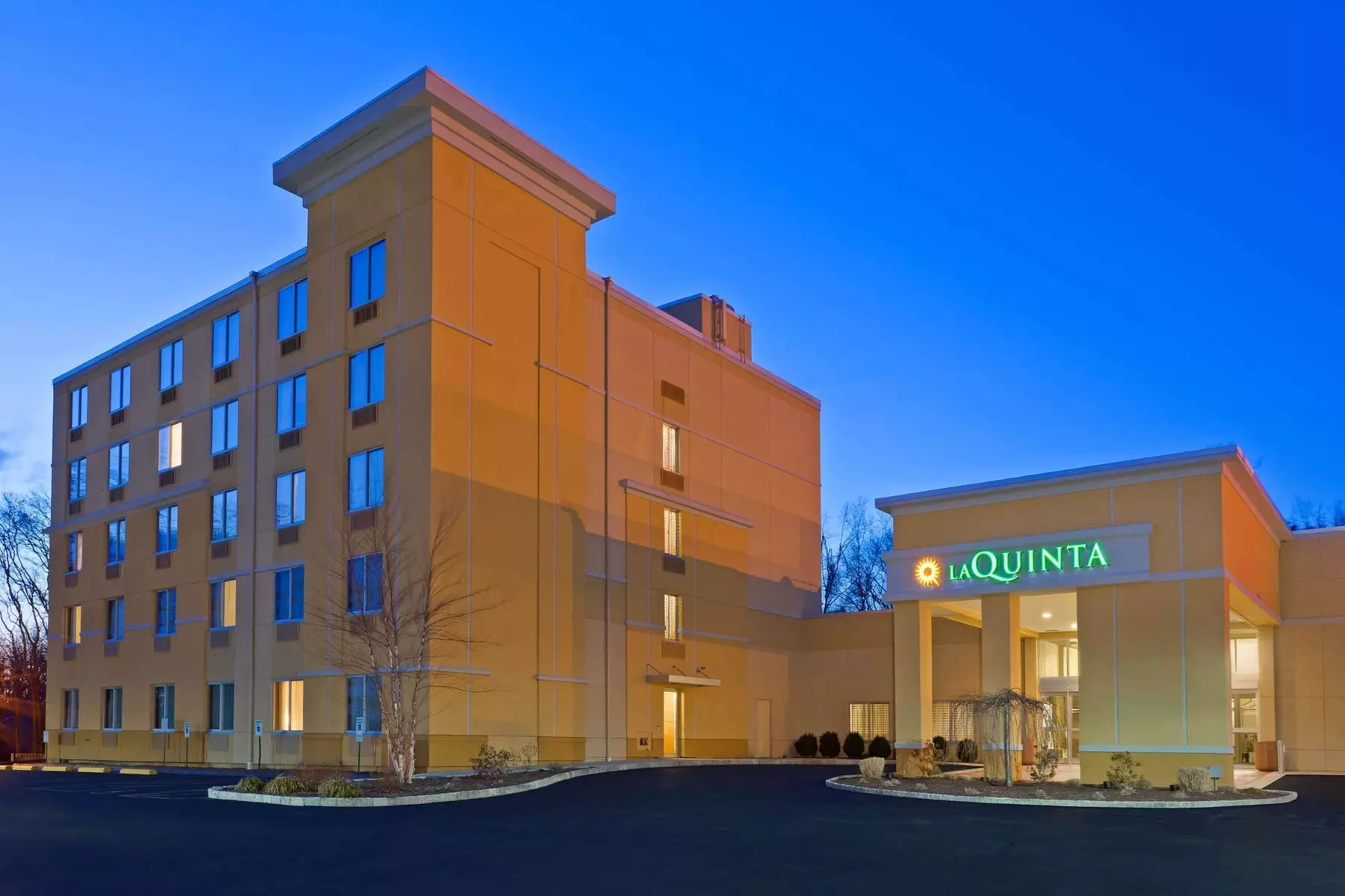 La Quinta Inn & Suites by Wyndham Danbury - Primary Image
