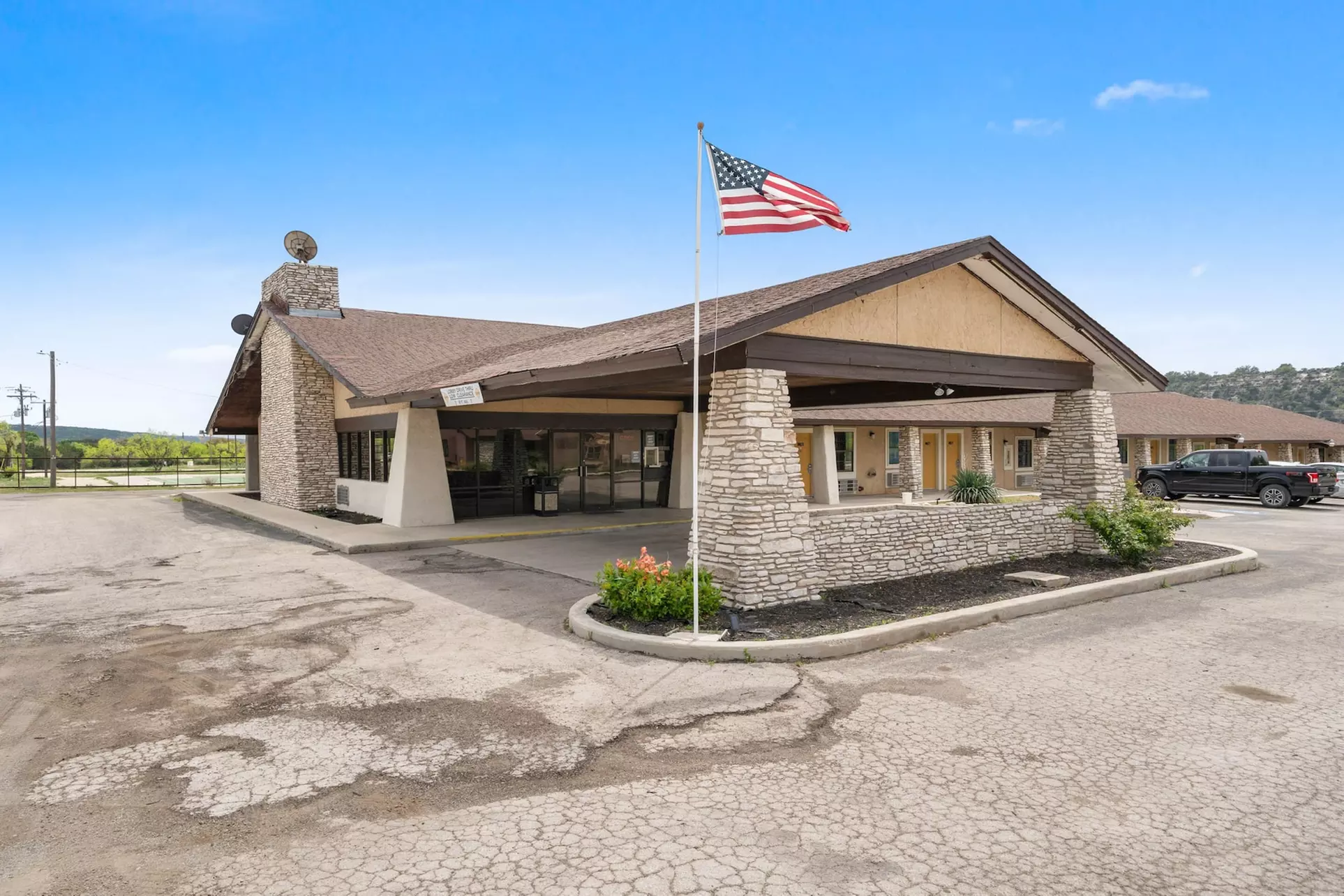 OYO Hotel Junction TX I-10 - Primary Image