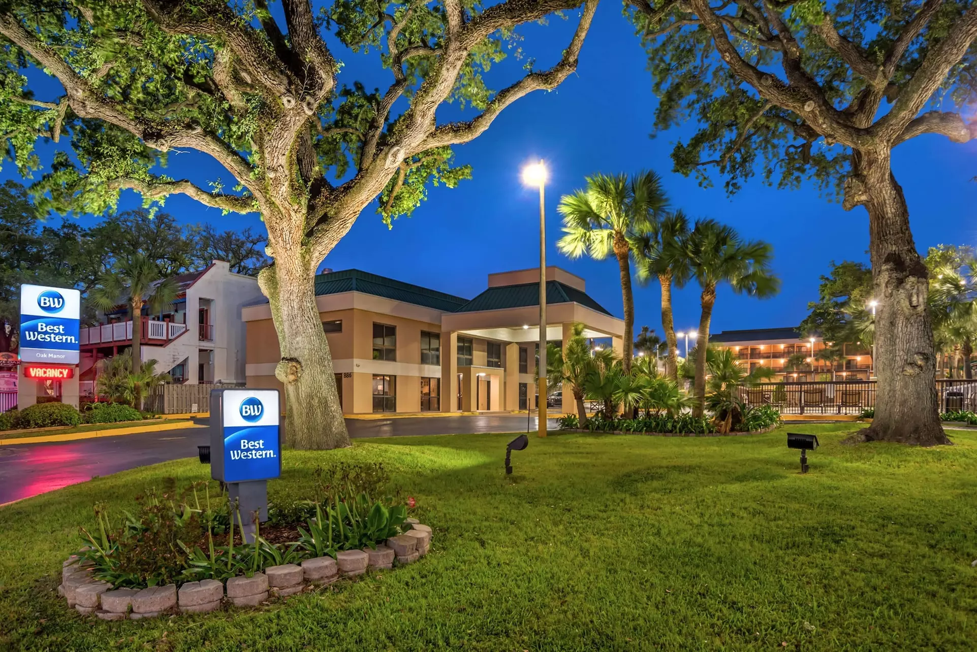 Best Western Oak Manor - Primary Image