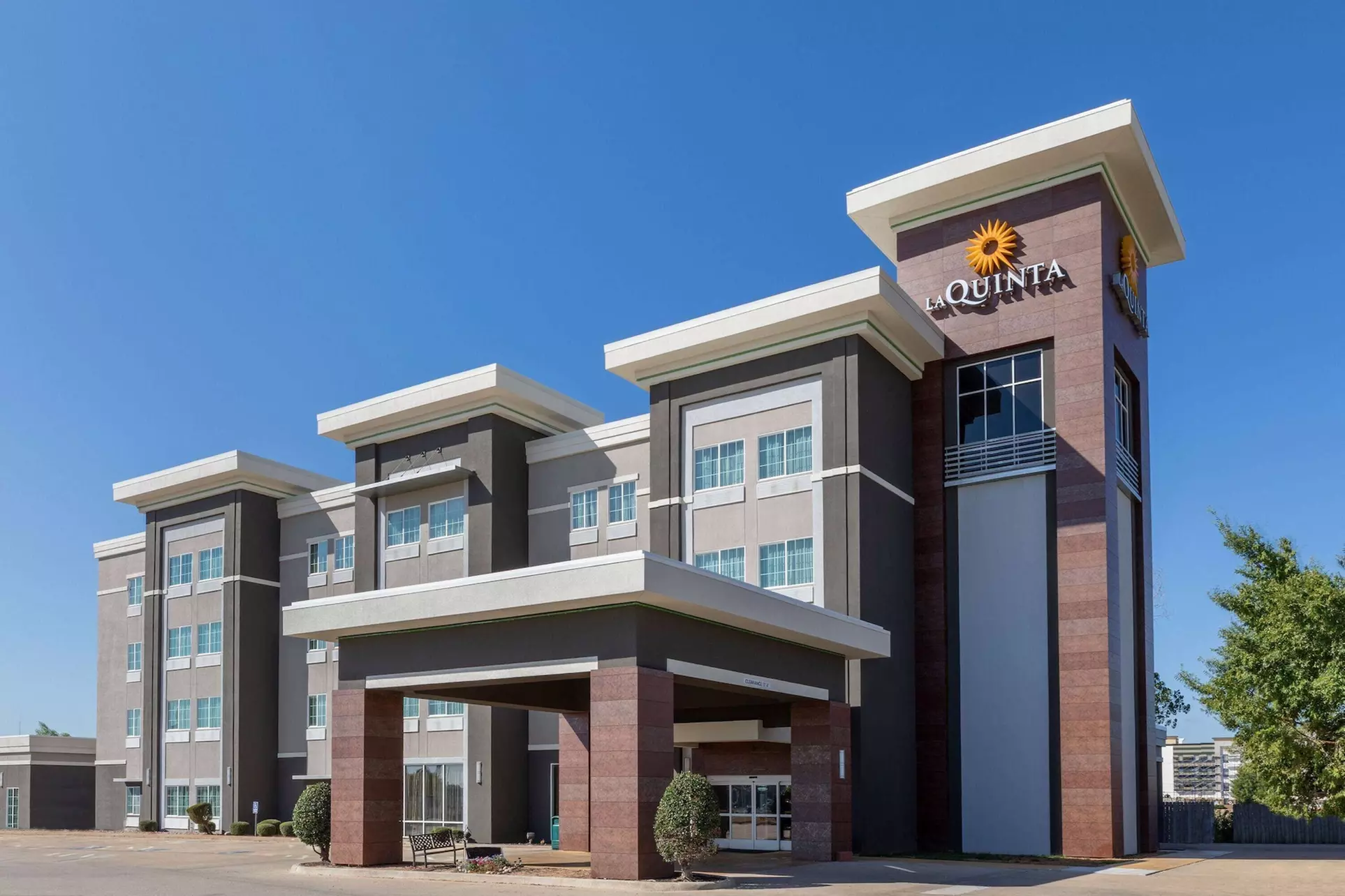 La Quinta Inn & Suites by Wyndham Durant - Primary Image