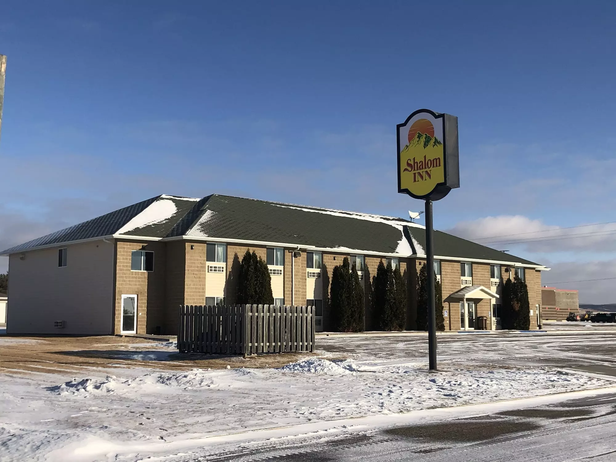 Four Seasons Inn - Primary Image